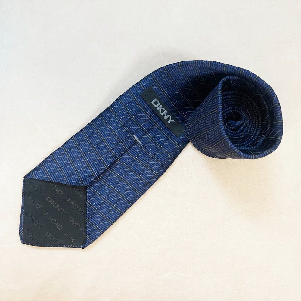 DKNY 100% Silk Tie Blue Geometric Pattern Classic Mens Neck Tie Designer - Picture 2 of 6
